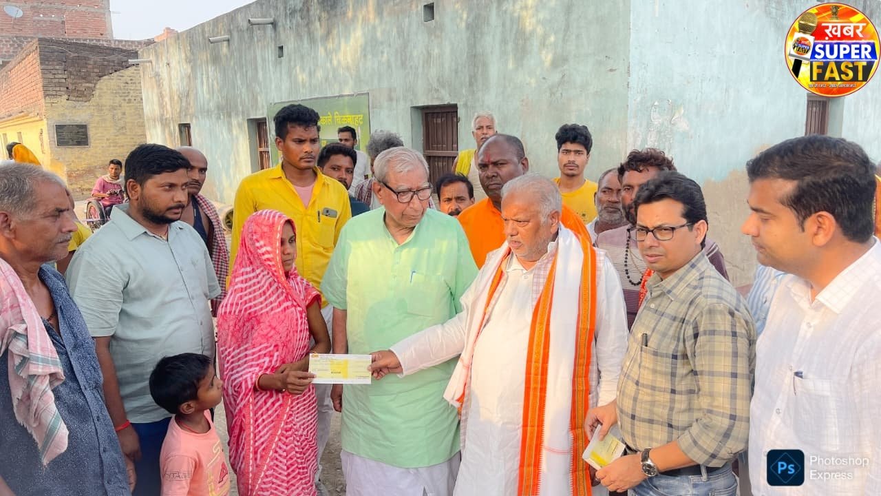 सूचना मंत्री ने तीन पीड़ित परिवारों को मुख्यमंत्री पारिवारिक योजना का चेक सौंपा